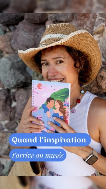 Sortie au musée Matisse avec ma copine Sandra.
Pour l’occasion, j’avais pris mon carnet et exactement 4 feutres dans mon sac (histoire de tester la palette restreinte). Sandra, elle, a embarqué... environ 100 feutres pour avoir « le choix ». 😂
Sur place, le musée propose un atelier mode inspiré de l’exposition. Consigne officielle : réaliser une œuvre en noir et blanc.
Mais attends... du noir et blanc pour du Matisse ?!!? Impossible pour moi ! J’ai sorti toutes mes couleurs, mes 4 feutres (et 2 ou 3 empruntés à la réserve géante de Sandra), et j’ai créé mon modèle haut en couleur. 🌈✨
Ce petit dessin va directement rejoindre mon carnet pour garder le souvenir de ce moment de joie et de rigolade.
C’est exactement pour ça que j’ai créé ces carnets nomades : pour embarquer nos moments d’inspiration, nos souvenirs de sorties et nos petits grains de folie partout avec nous. 💛
Envie d’adopter ton compagnon de balade pour l’été ?
La collection de carnets t’attend sur la boutique (lien dans ma bio) !
Sincèrement... tu aurais respecté la consigne du noir et blanc, toi ? 😜👇