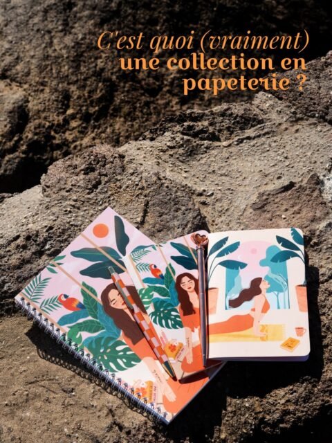 Créer une collection, ce n’est pas juste poser un joli dessin sur un carnet. C’est imaginer tout un univers pour raconter une histoire !
Avec la collection Yoga & Love, mon intention était : célébrer le yoga, la méditation, la connexion à la nature et surtout... l’amour de soi. 💛
J’ai choisi des couleurs chaudes et enveloppantes pour créer une bulle de douceur, un rappel au quotidien de prendre soin de soi et de faire le plein de joie. 🌿☀️
Ensuite pour le donner vie, j’ai décliné cet univers en plusieurs essentiels :
- Les illustration principales : Le visuel fort qui pose le décor, mis à l’honneur sur les carnets A5.
- Les motifs secondaires : Des déclinaisons plus douces et répétées pour les formats nomades.
- Les compléments : De la petite papeterie assortie pour vous accompagner partout.
Le résultat ? Une gamme harmonieuse où chaque objet se répond et t’invite à ralentir. ✨
Où retrouver la collection Yoga & Love ?
En ligne : Retrouve le pack complet (carnet + bloc-notes + carte) directement sur la boutique Etsy (lien en bio) !
En boutique : Retrouve l’intégralité de la collection à l’unité dans mon point de vente principal @mesdemoisellescdecoration et chez @bijoux_azelma et @belette.collection
(psst... si un produit à l’unité te fait de l’œil pour un envoi, écris-moi directement en MP !)
Raconte-moi : c’est quoi ton petit rituel à toi pour prendre soin de toi en ce moment ? 👇
.
#papeterieillustrée #papeteriefrançaise #positvevibes